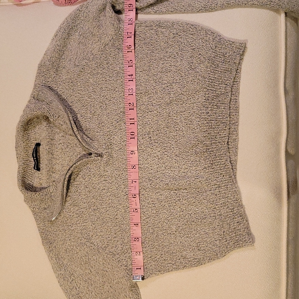 Brandy Melville cropped sweater